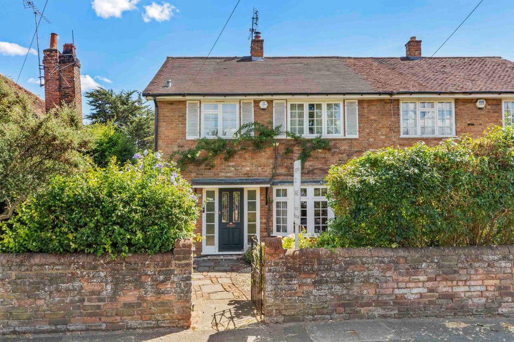 Property photo 1 of 28 Badgers Rest, Bisham Village, Sl7 1Rr (Low Res)-2