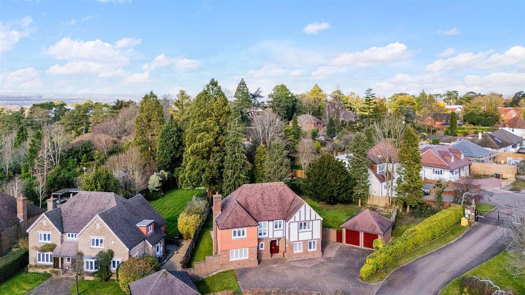 Property photo 1 of 32 Claremount Gardens, 28 Drone (6).Jpg