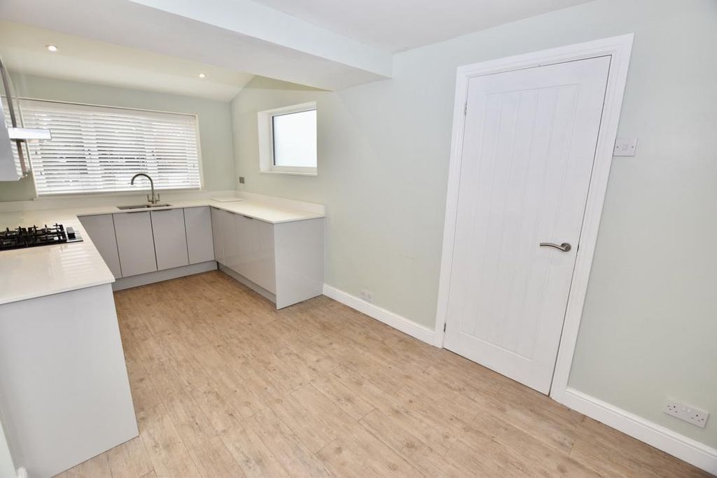 Property photo 3 of 12 Kitchen Diner