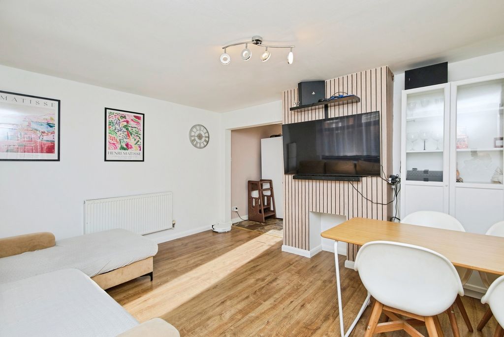 Property photo 3 of 17 Sitting Room