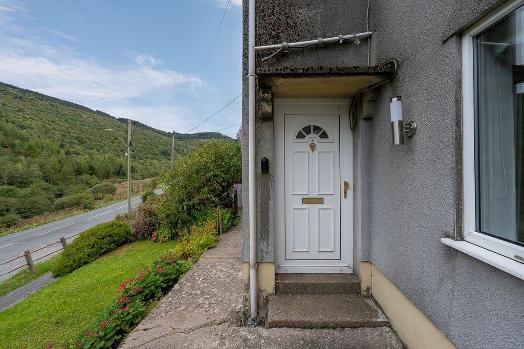 Property photo 3 of 46