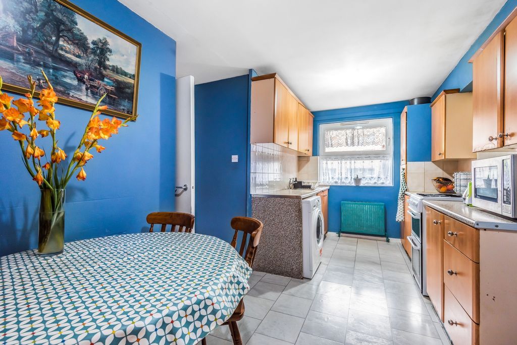 Property photo 3 of 14 Kitchen