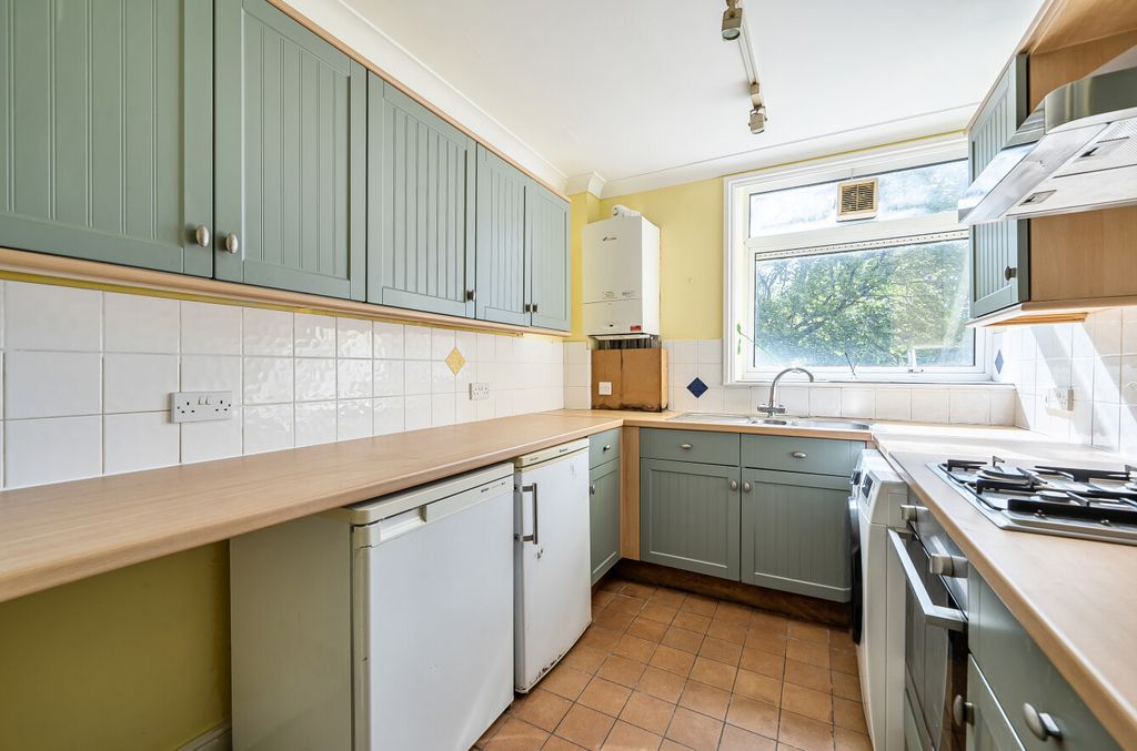 Property photo 2 of 12 1484267-11-6A43Ef...