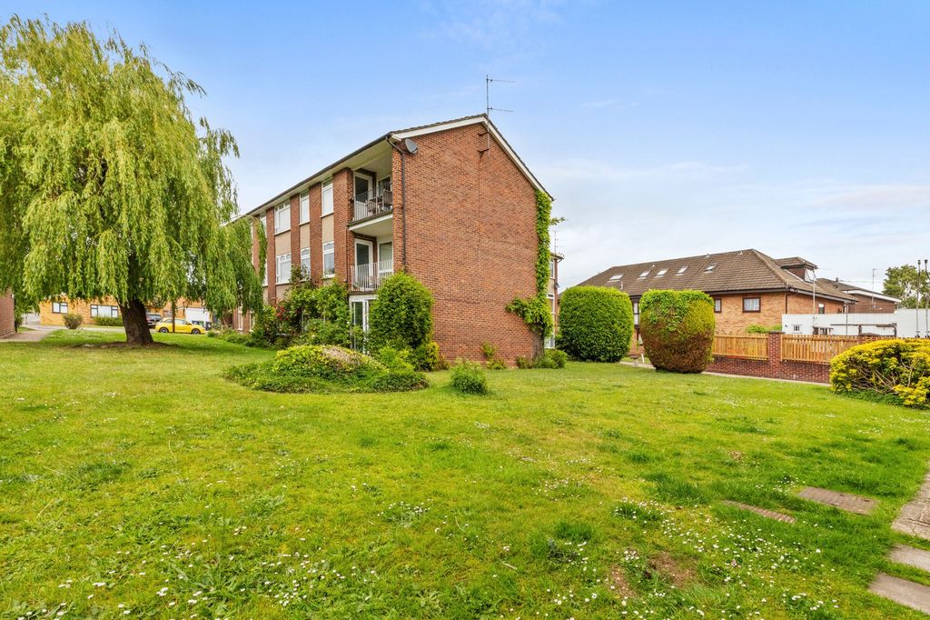 Additional image 9 of 3 bed flat for saleCressington Place, Bourne End SL8