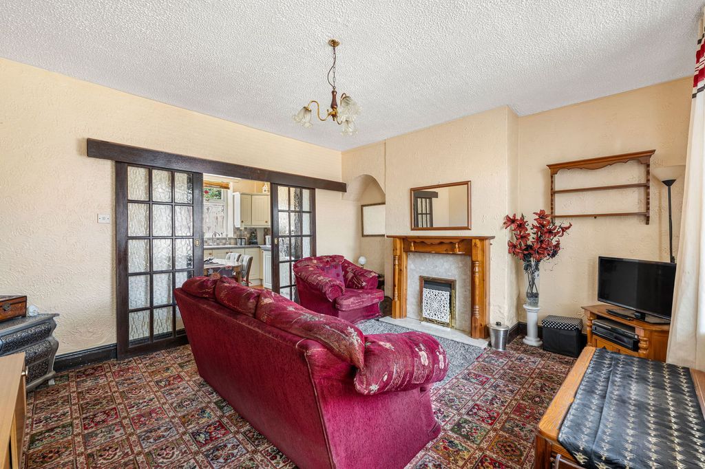Property photo 3 of 25