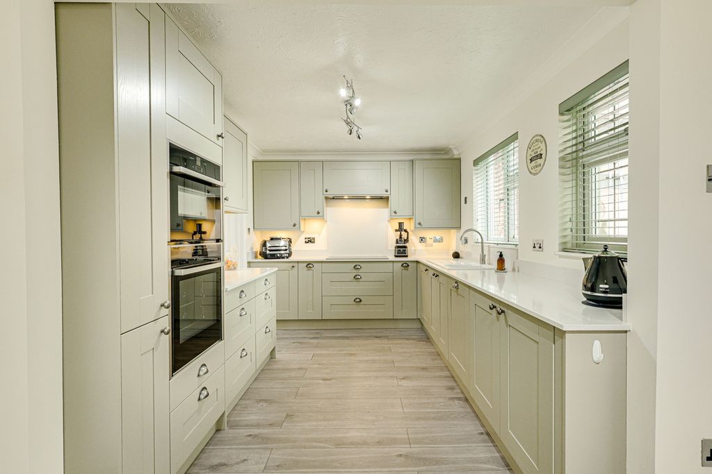 Property photo 2 of 45