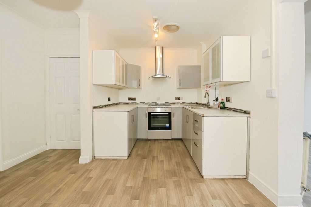 Property photo 2 of 10 Kitchen