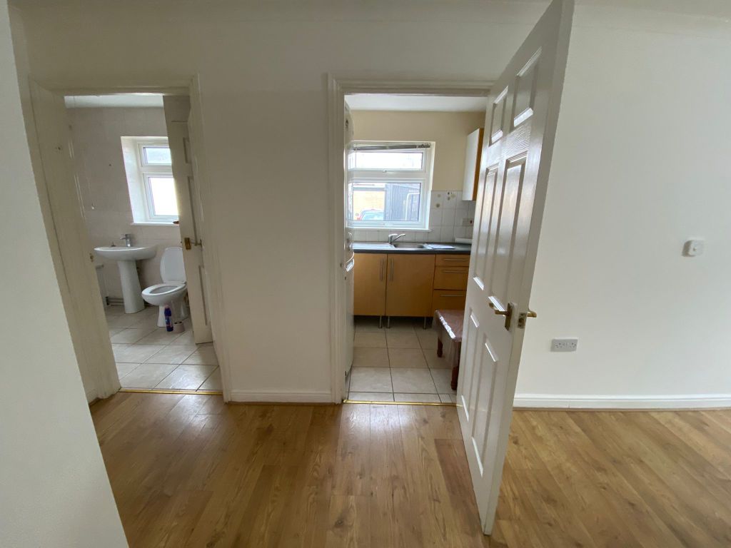 Property photo 3 of 15 Image00006