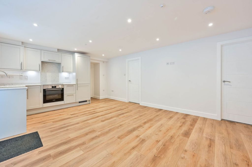 Property photo 2 of 26