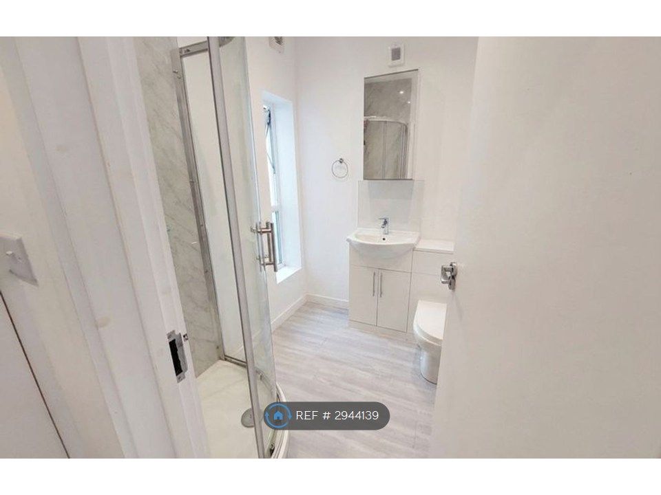 Property photo 3 of 6 Modern Shower Room