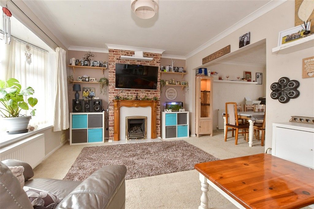 Property photo 1 of 12 Lounge