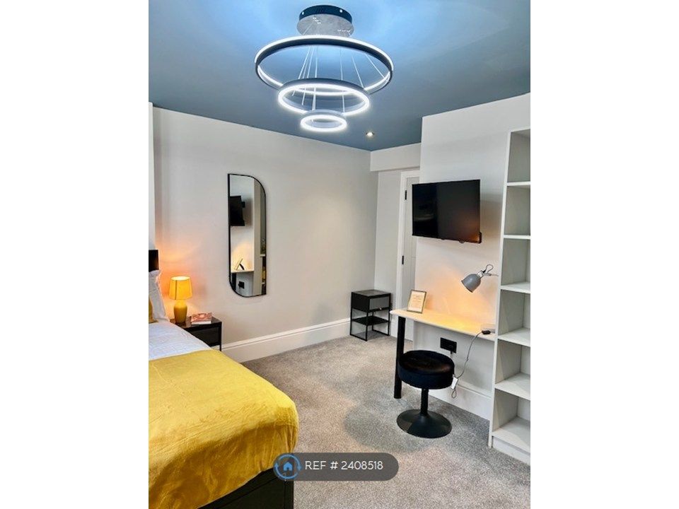 Property photo 2 of 25 Storage Studio 1