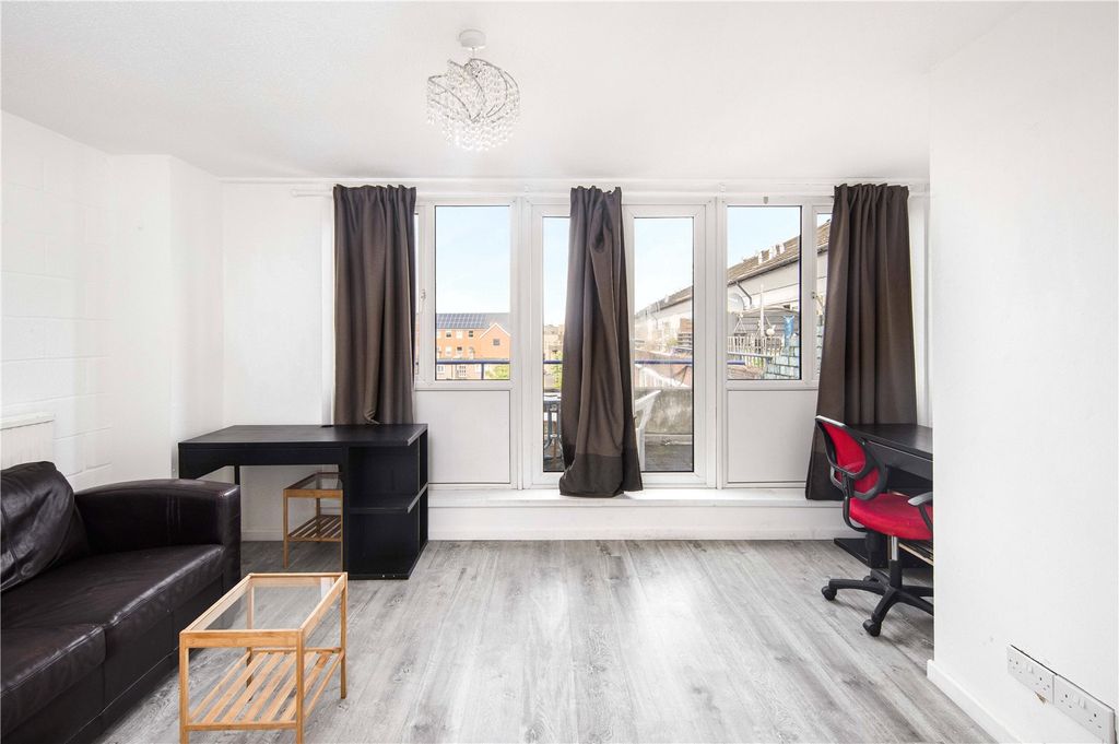 Property photo 3 of 9 Reception