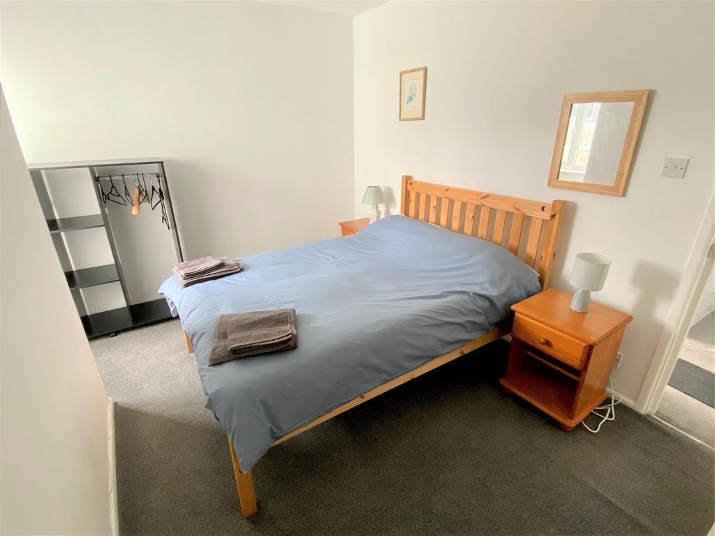 Property photo 3 of 4 Flat 2, 35 Pentire Avenue Bedroom