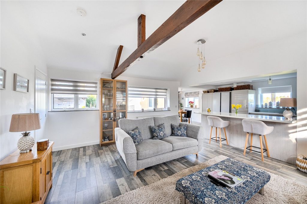 Property photo 2 of 22 Picture No. 21