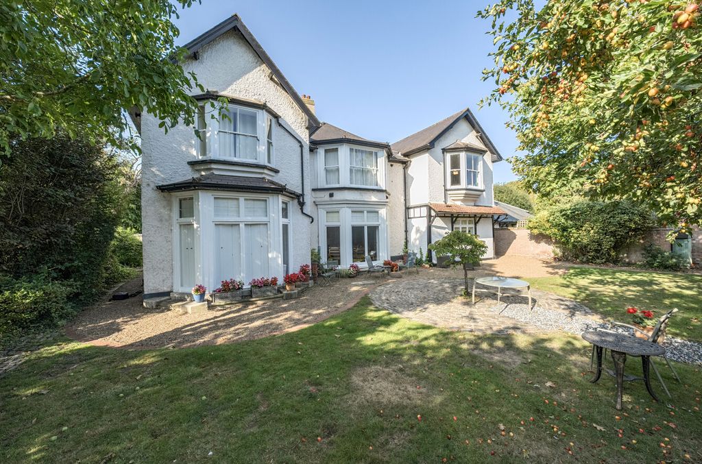Property photo 1 of 18 1340246-13-689Ef2923c330