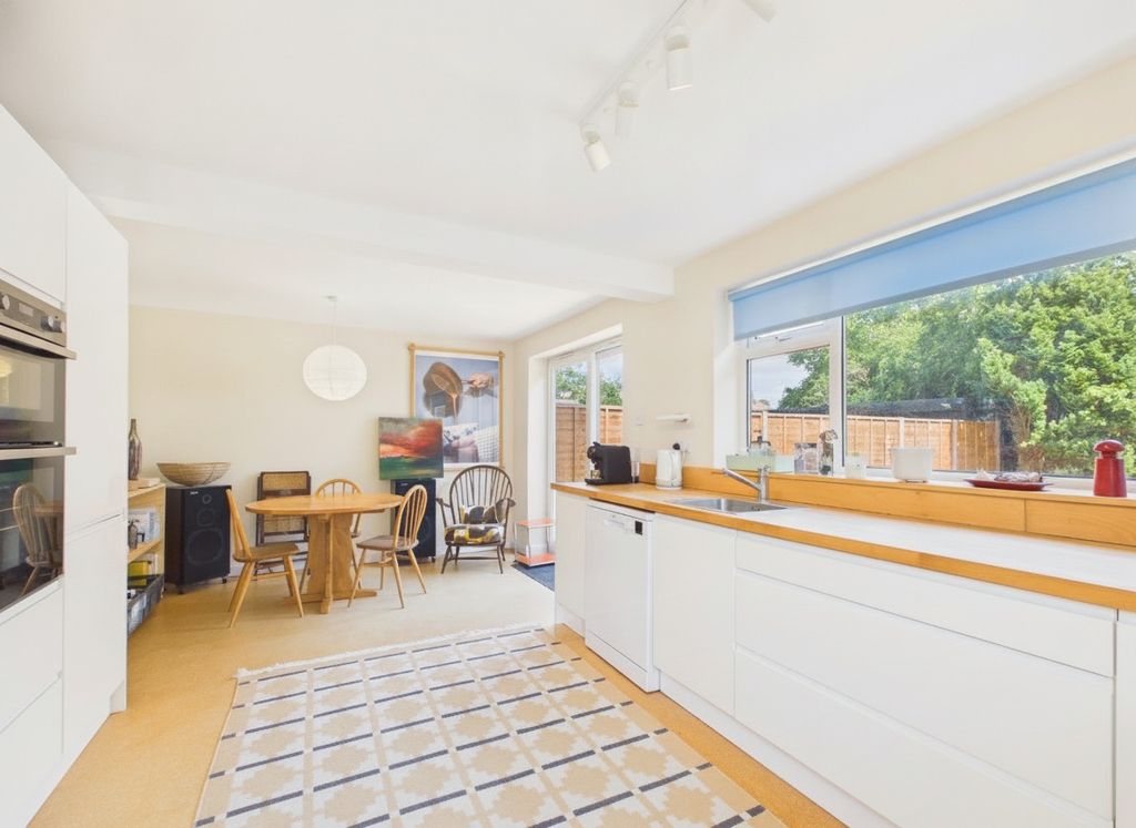 Property photo 2 of 16 4646962