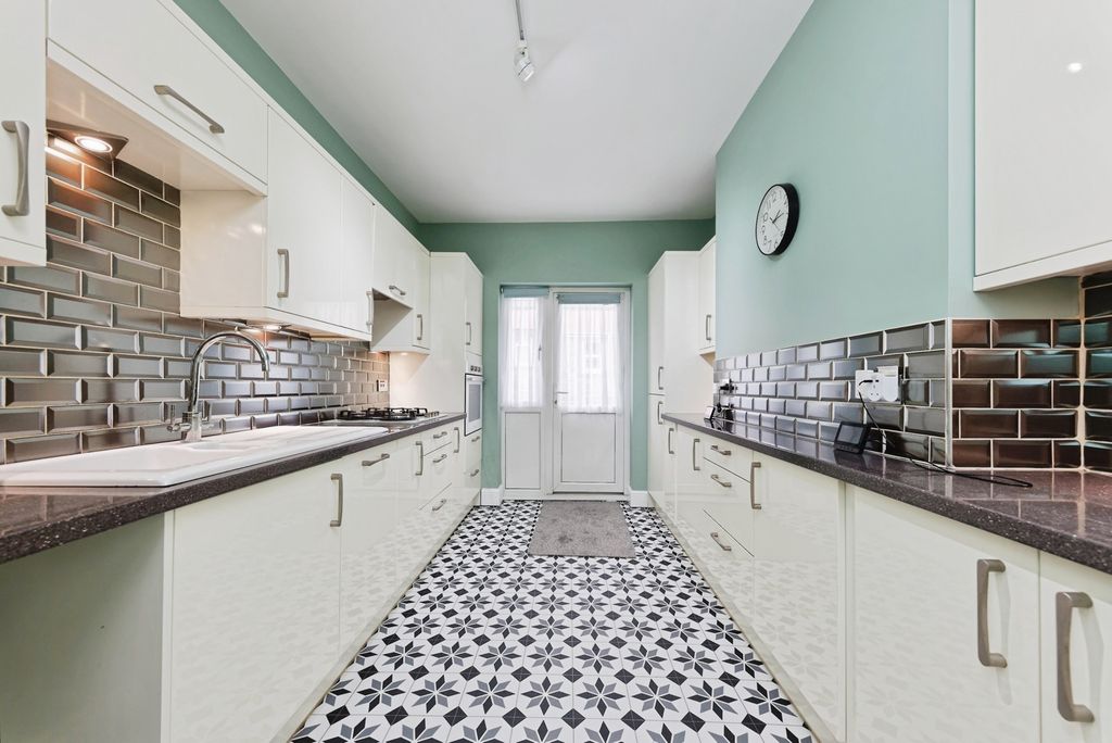 Property photo 2 of 17 Photo