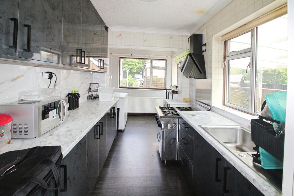 Property photo 3 of 21 Kitchen
