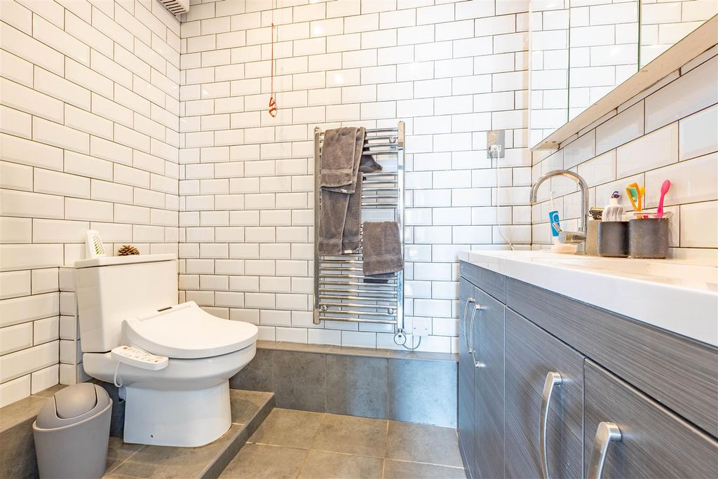 Property photo 2 of 18 Shower Room