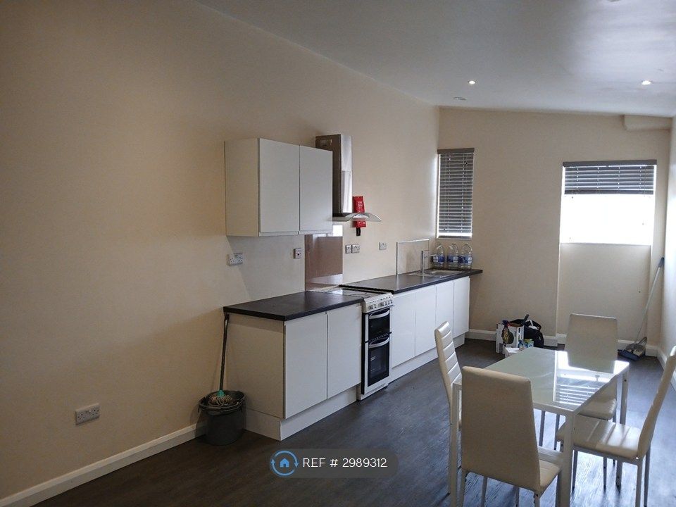 Property photo 2 of 8 Kitchen Area