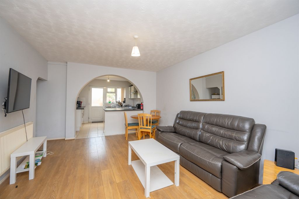 Property photo 2 of 18