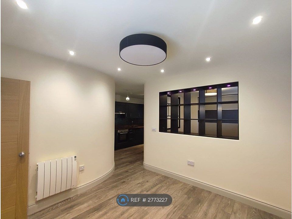 Property photo 3 of 8 Lounge