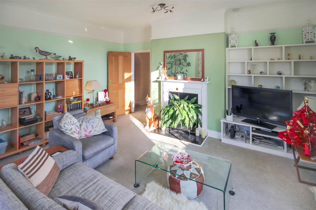 Property photo 2 of 18 Living Room