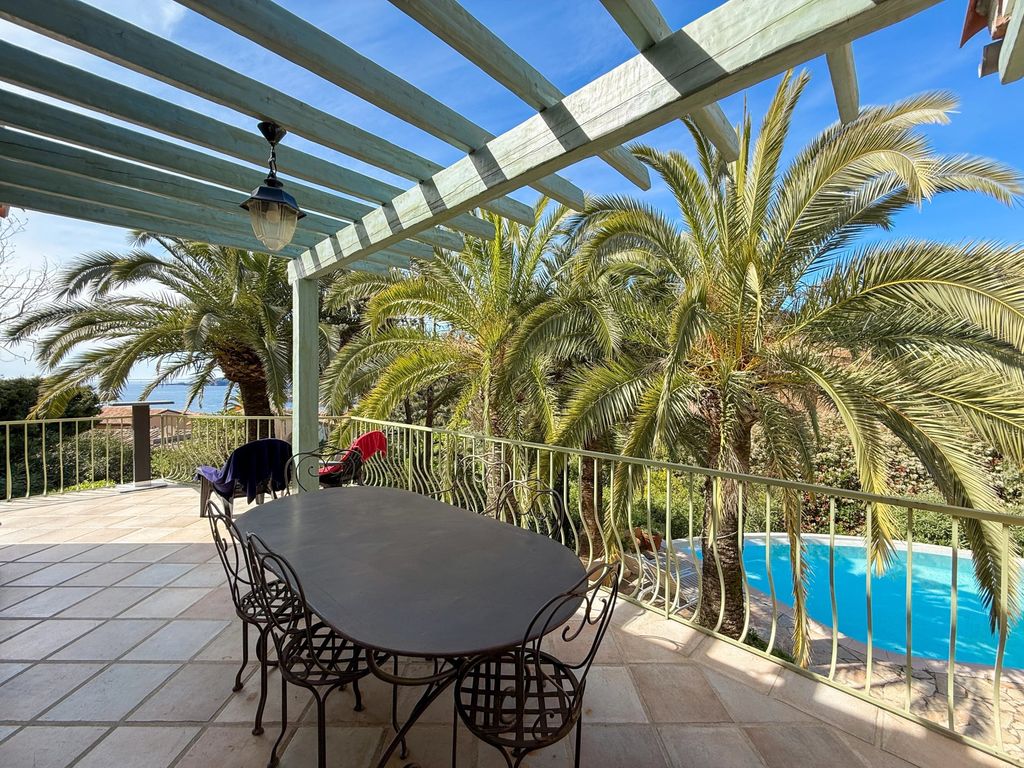 Property photo 2 of 27
