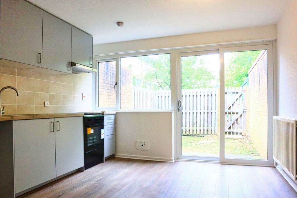 Property photo 2 of 12 Kitchen