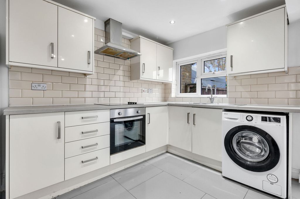 Property photo 2 of 30