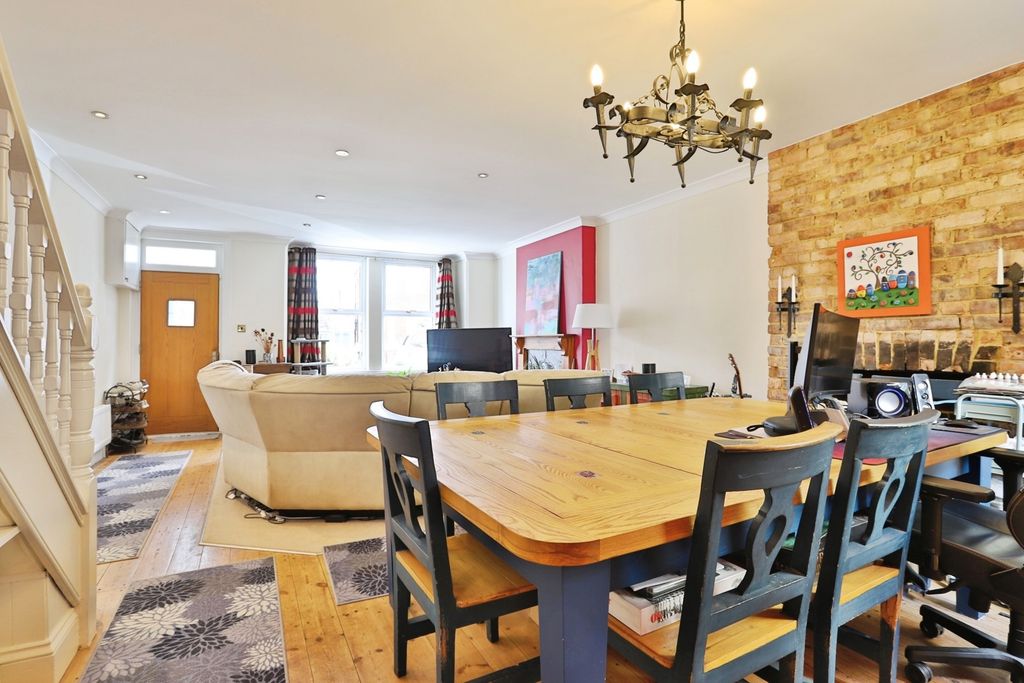 Property photo 3 of 20 Pbox-Img.Jpg