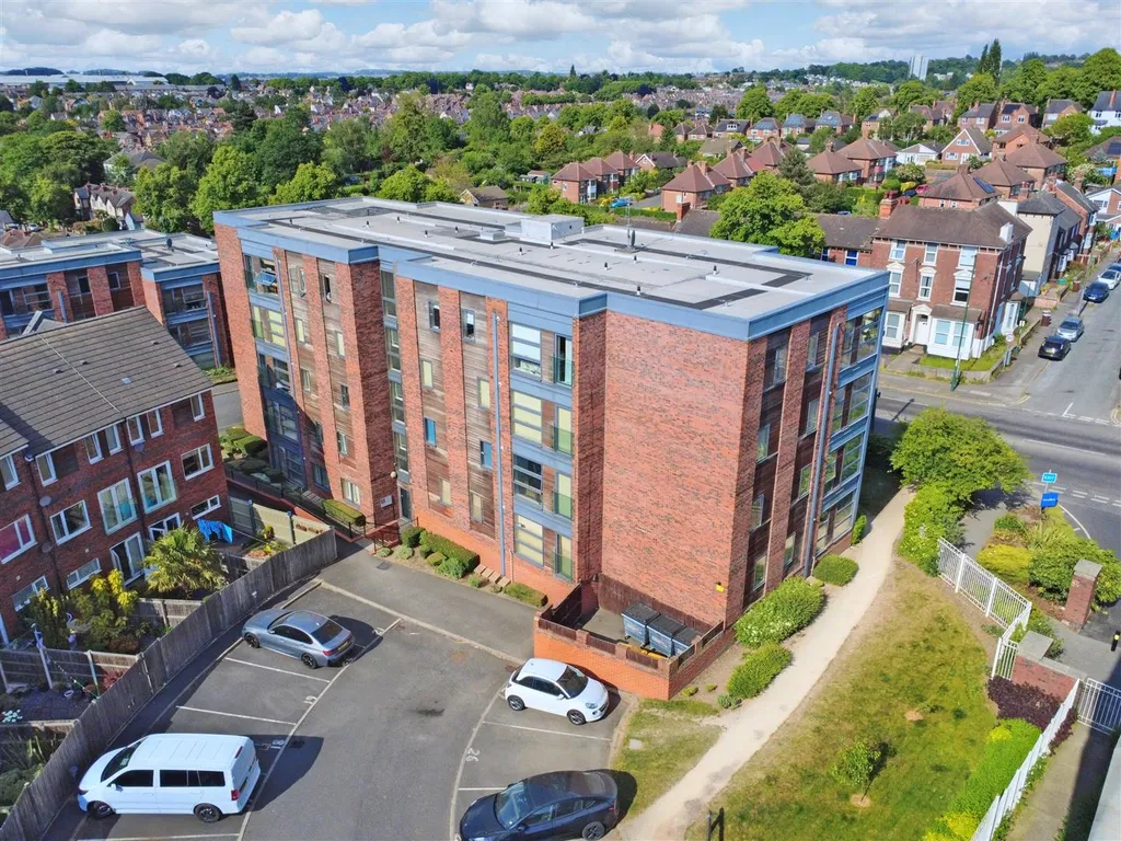 Apartment in Nottingham, Carrington - View 3