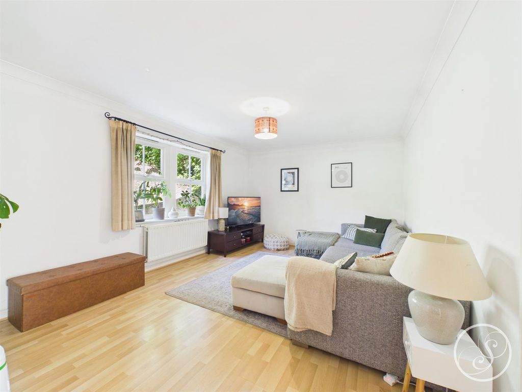 Property photo 2 of 16 Living Room