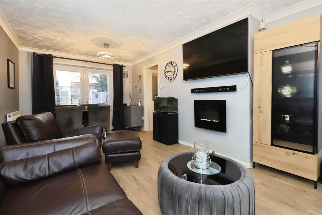 Property photo 2 of 18