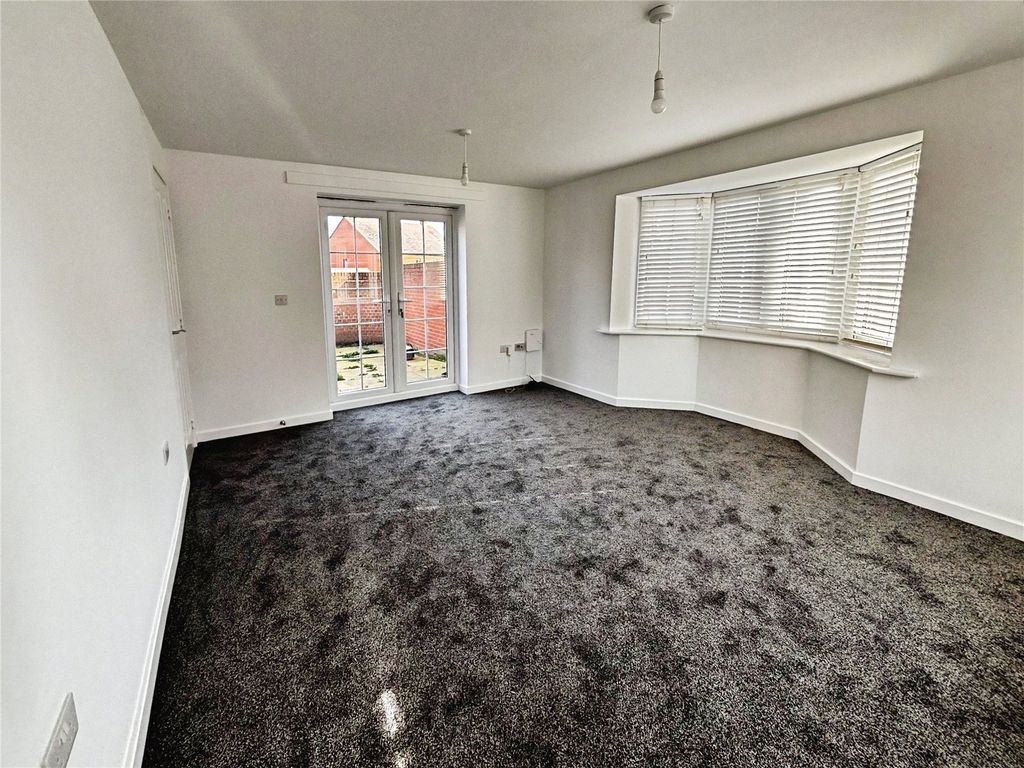 Property photo 2 of 14 Lounge