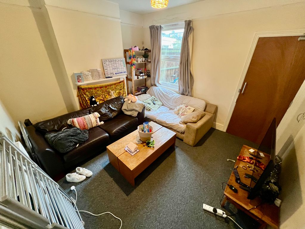 Property photo 3 of 10 3
