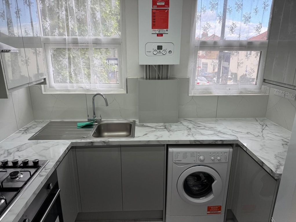 Property photo 3 of 11 Kitchen.Jpg