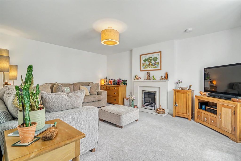 Property photo 3 of 11 Sitting Room