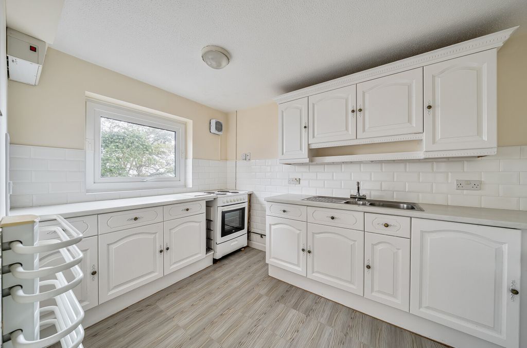 Property photo 2 of 18 1346555-31-68Af0F...