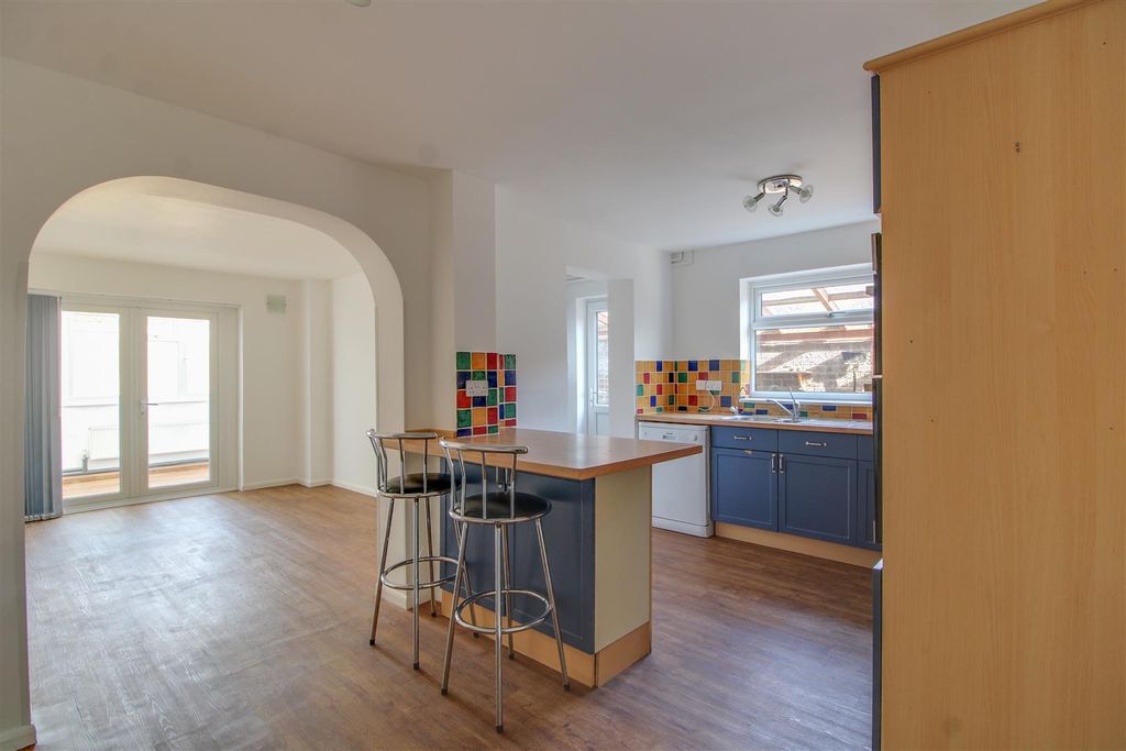 Property photo 2 of 16 Kitchen/Breakfast Room