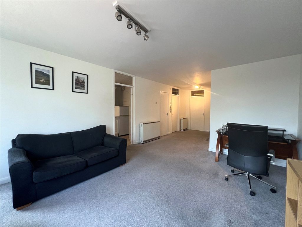 Property photo 2 of 11 Picture No. 13