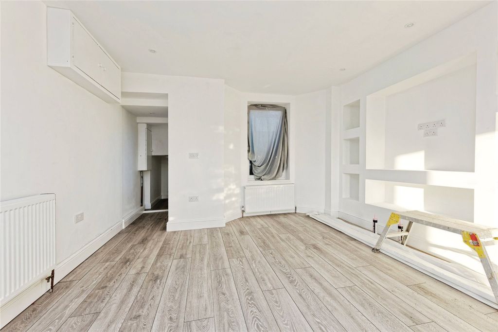 Property photo 3 of 17 Picture No. 02