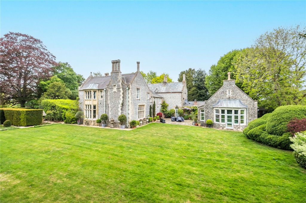 Property photo 2 of 23 Gardens