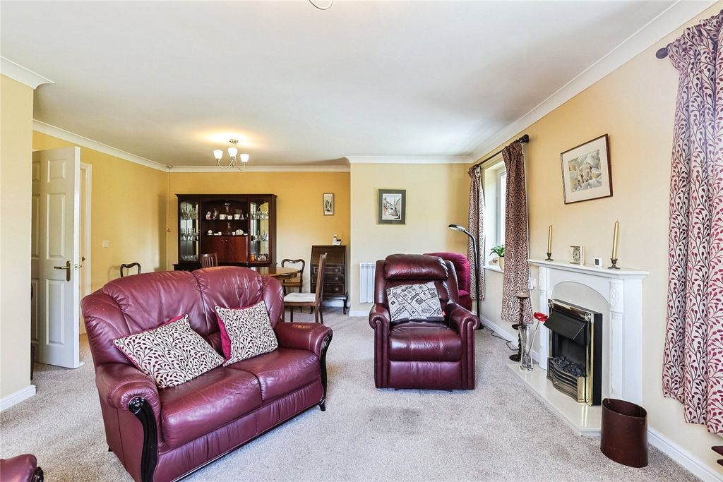 Property photo 3 of 14 Lounge