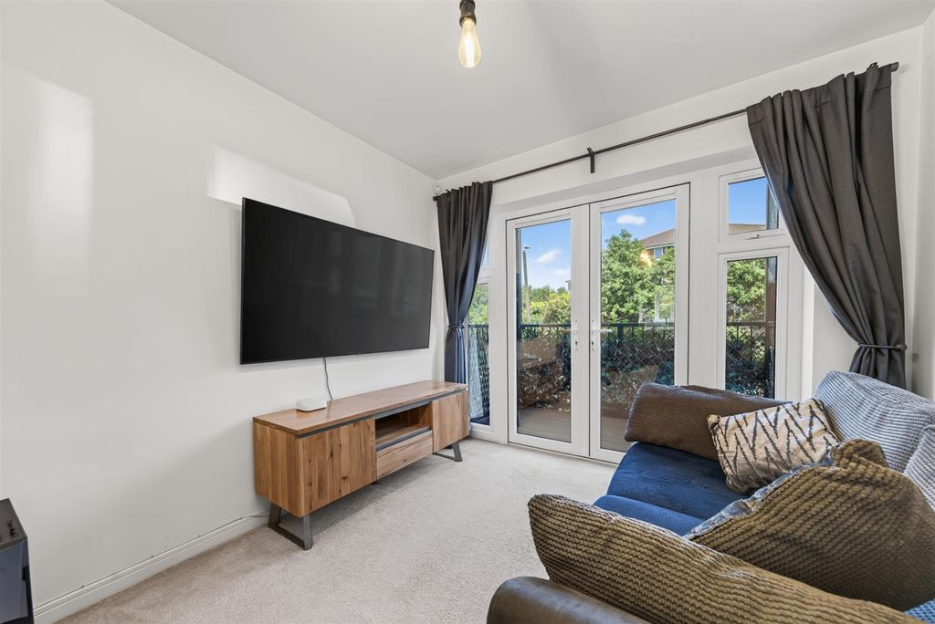 Property photo 2 of 18 Flat2,2Bedgeburyplweb12.Jpg