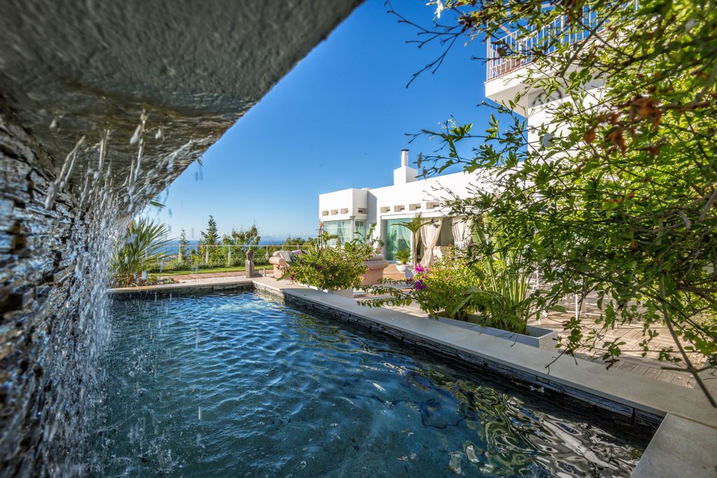 Property photo 3 of 60