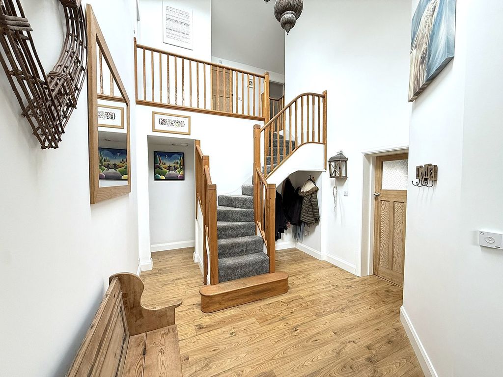 Property photo 3 of 44