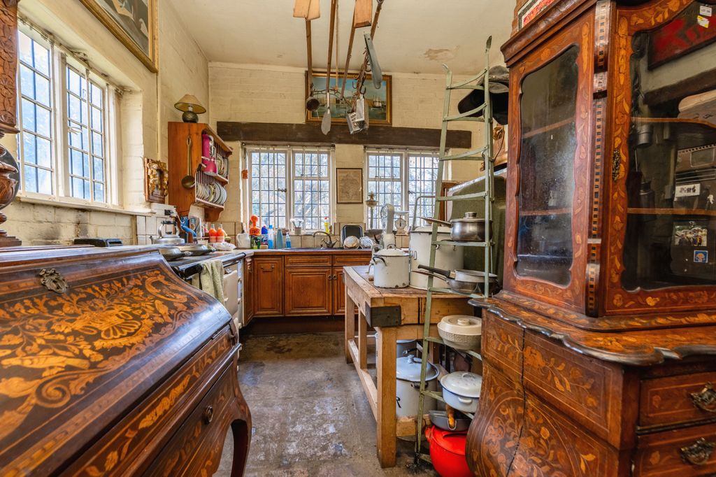 Property photo 3 of 13