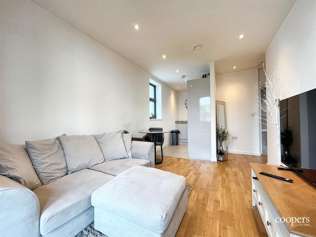 Property photo 2 of 7 Lounge